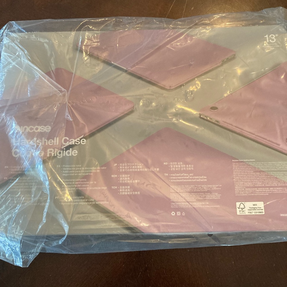 MacBook Pro hard shell case - Picture 3 of 3